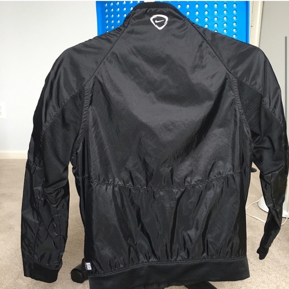 Nike - Picture 2 of 5